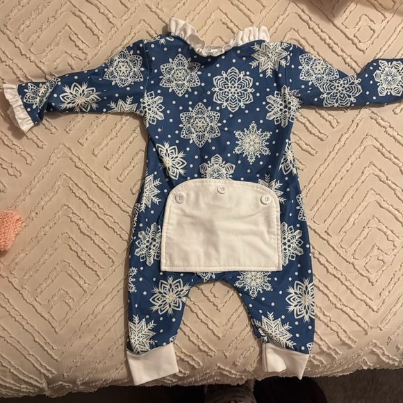 Winter PJs SZ 6M - Picture 2 of 3